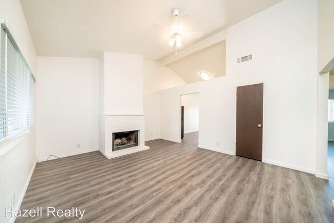 Building Photo - 9344 Mira Del Rio Dr