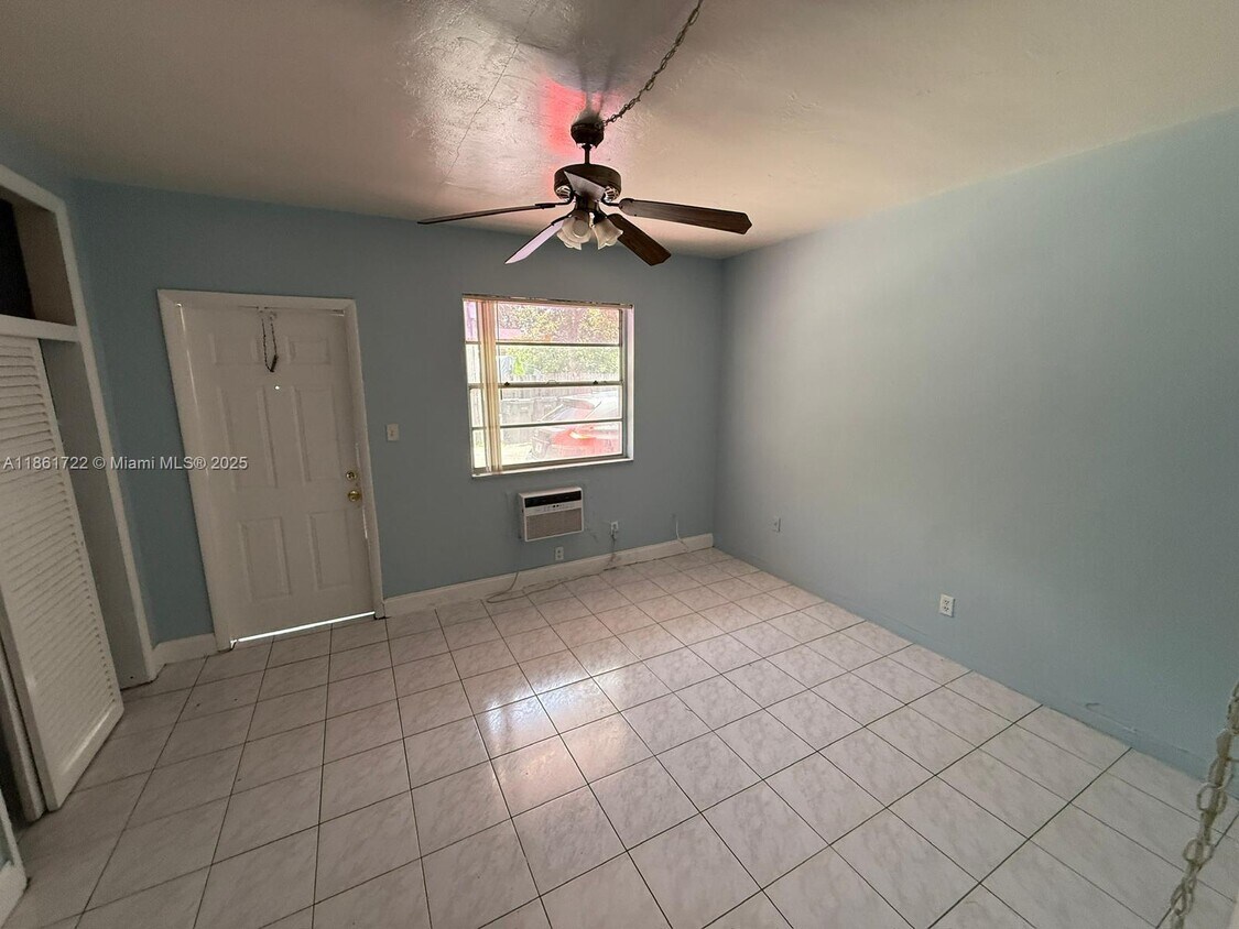 Primary Photo - 2917 Plunkett St