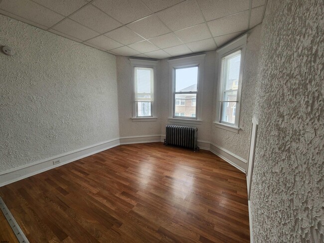 Building Photo - 5005 Ventnor Ave