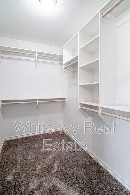 Foto del edificio - 100 Shorewood Dr