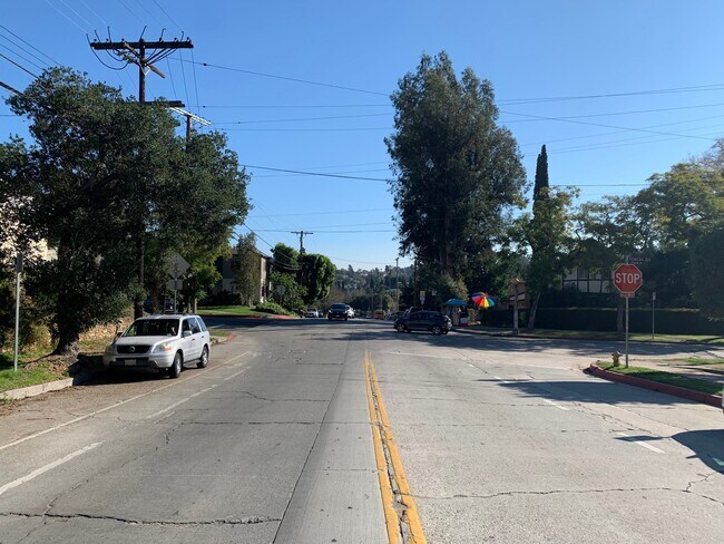Foto del edificio - 3205 Griffith Park Blvd