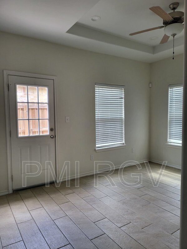 Foto del edificio - 5600 Nightingale Ave