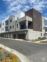 Building Photo - 527 Mulligan