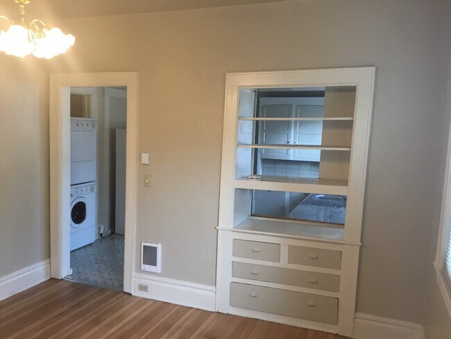 Foto del edificio - Great 2 Bedroom Bungalow Near Downtown and...