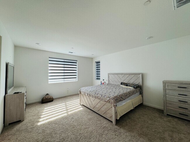 Building Photo - 4 Bedroom Single Family Home in Lathrop