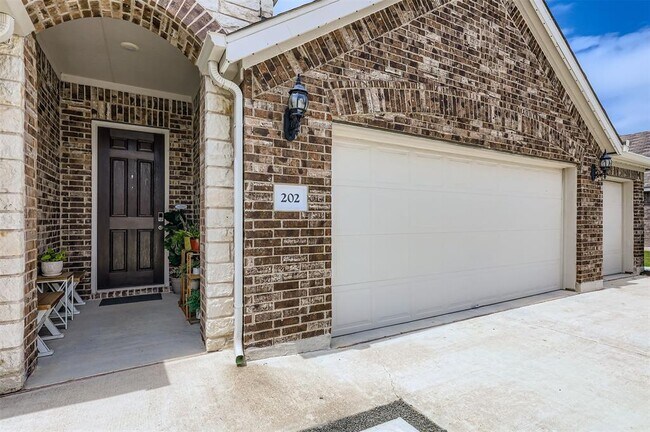 Building Photo - 202 Pulitzer Dr