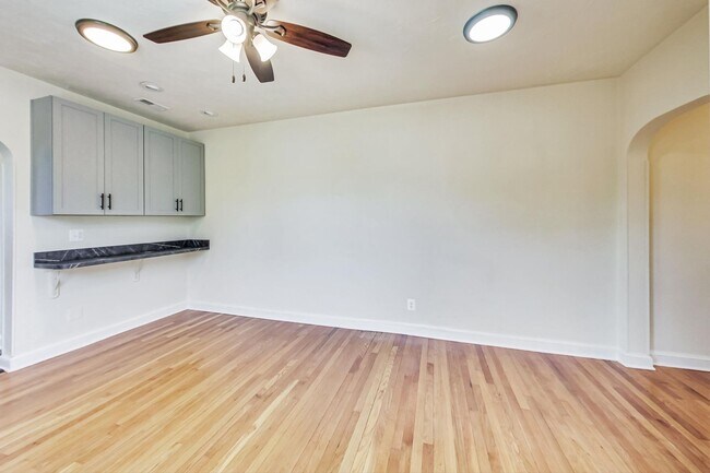 Foto del edificio - Renovated 2 Bedroom in Convenient Location!