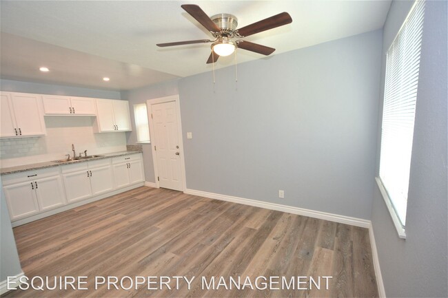 Building Photo - 3 br, 1 bath House - 165 NAVARRO ST