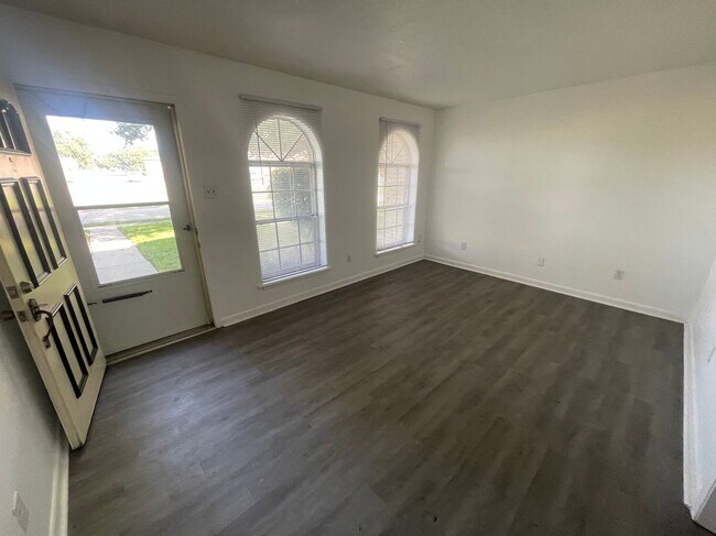 Foto del edificio - 2310 Bobbie St