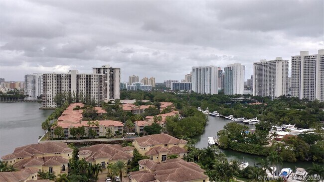 Foto del edificio - 1000 E Island Blvd