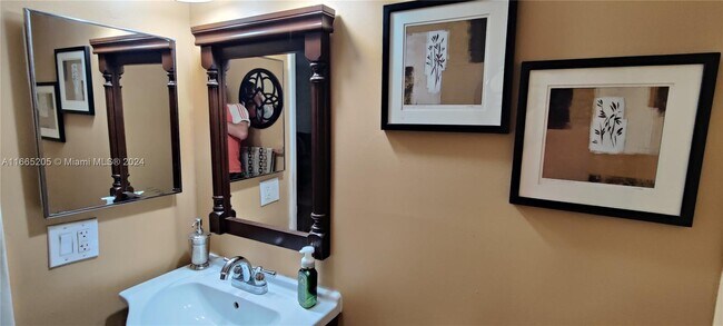 Foto del edificio - 11105 SW 132nd Ct