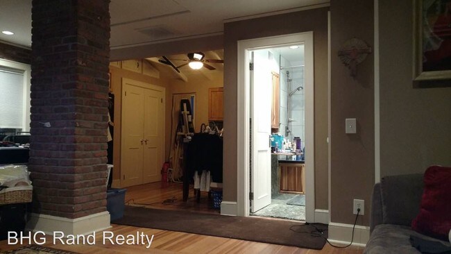 Building Photo - 2 br, 1 bath Apartment - 15 saratoga Ave
