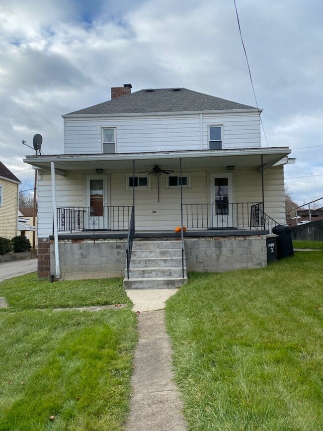 11 W Grant St Unit 2, Houston, PA 15342 Apartments in Houston, PA