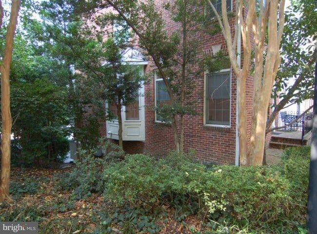 Building Photo - 2404 13th Ct N