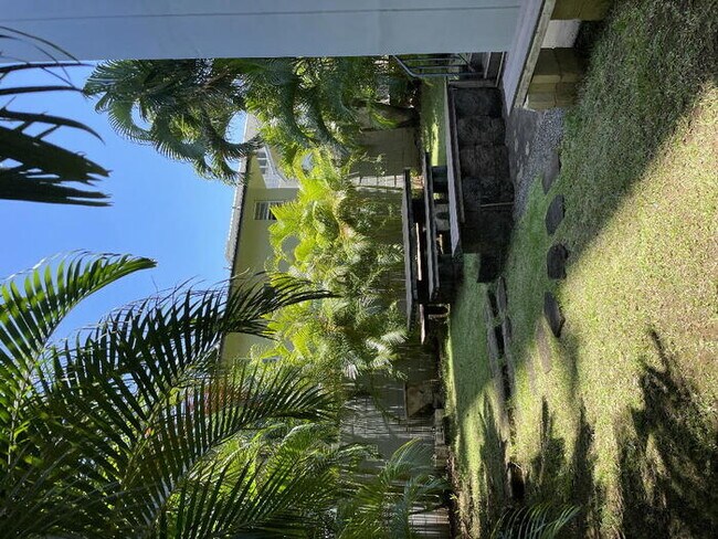 Foto del edificio - To register for the showing time below, no...