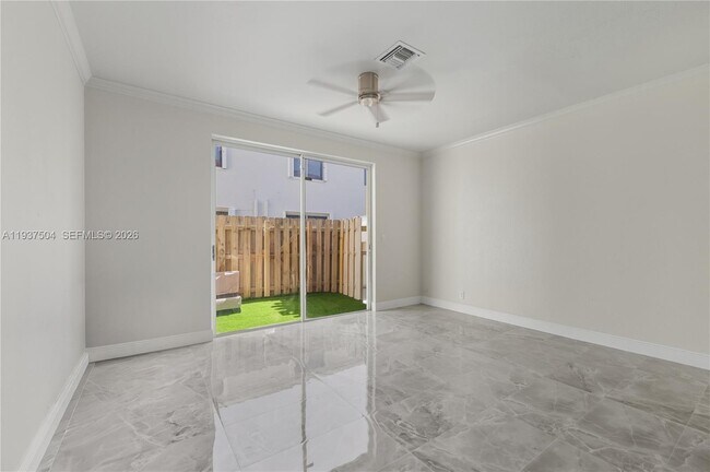 Foto del edificio - 810 NE 212th Terrace