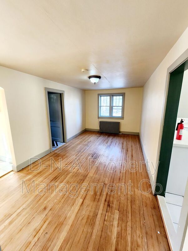 Building Photo - 143 Leafy Greene St.