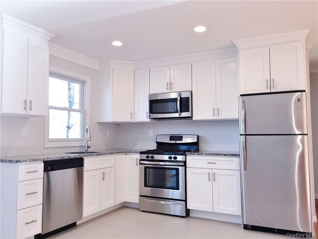 Foto del edificio - 155 Shear Hill Rd