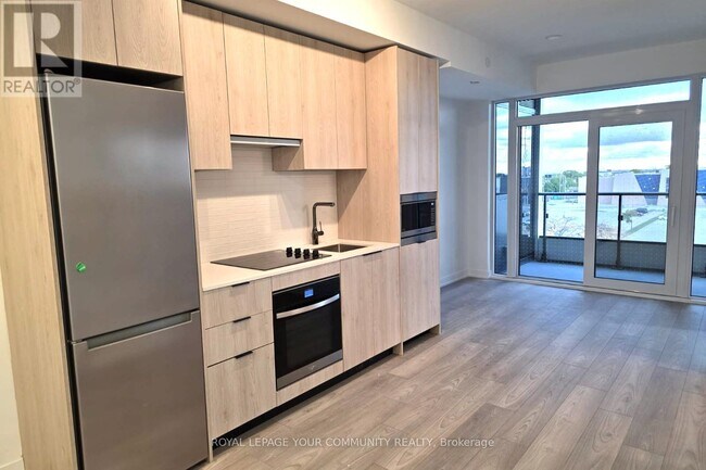 Photo du bâtiment - 1007 The Queensway