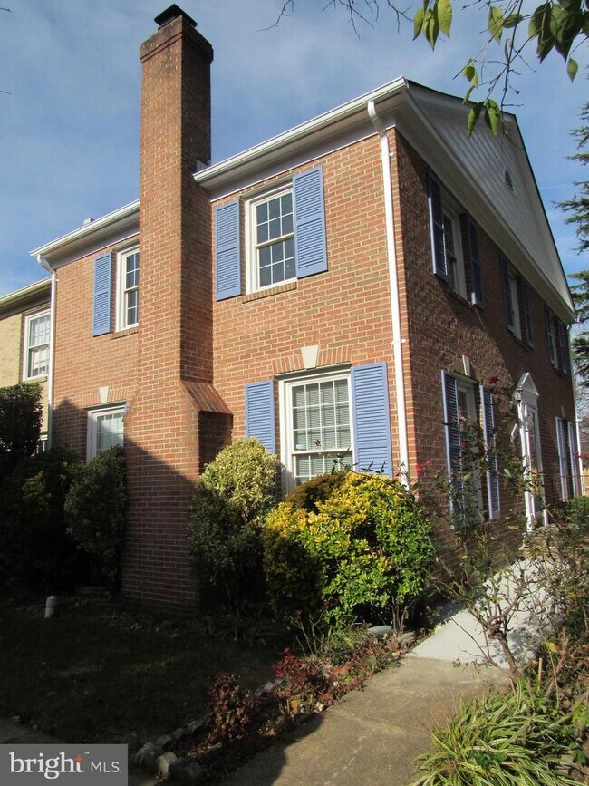 Foto del edificio - 7020 Bradwood Ct