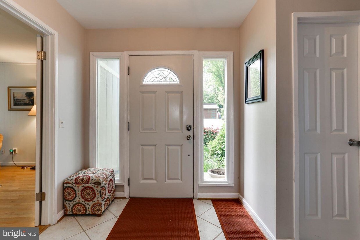Foto principal - 6456 Madison Ct