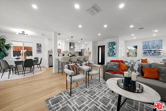 Foto del edificio - 5815 Saloma Ave