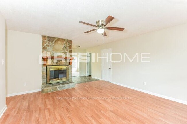Building Photo - 623 Crestmont Ct