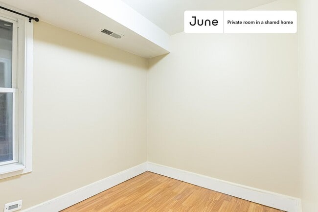 Building Photo - Room in Shared 3 bed/1 bath home