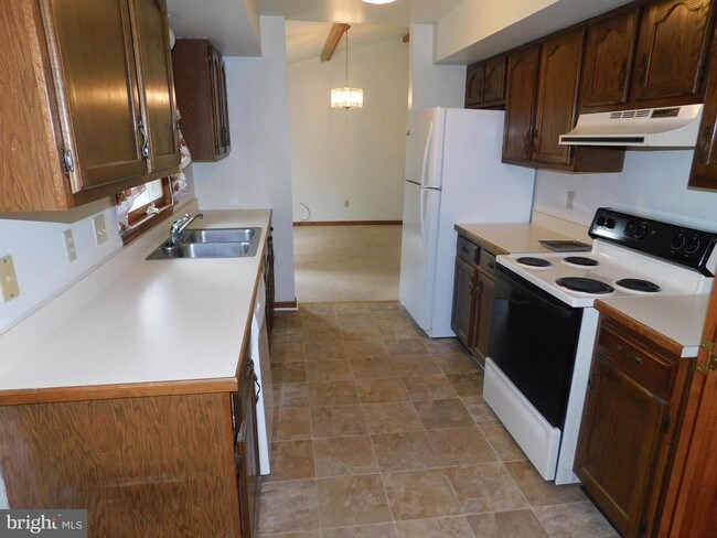 Building Photo - 5068 Tara Dr