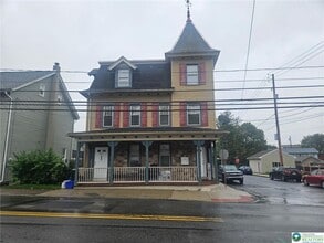 Building Photo - 501 Race St