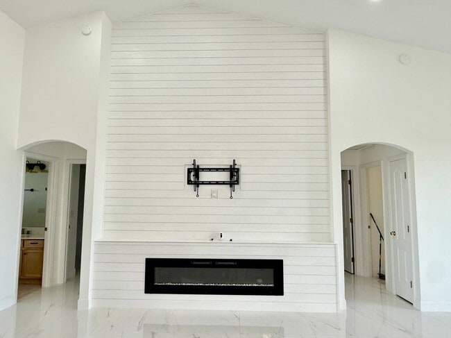Building Photo - 11400 Lovers Ln
