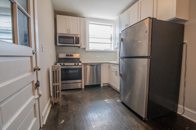 Foto del edificio - 2445 W Rosemont Ave