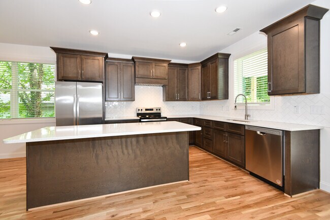 Foto del edificio - 1739 Crest Rd