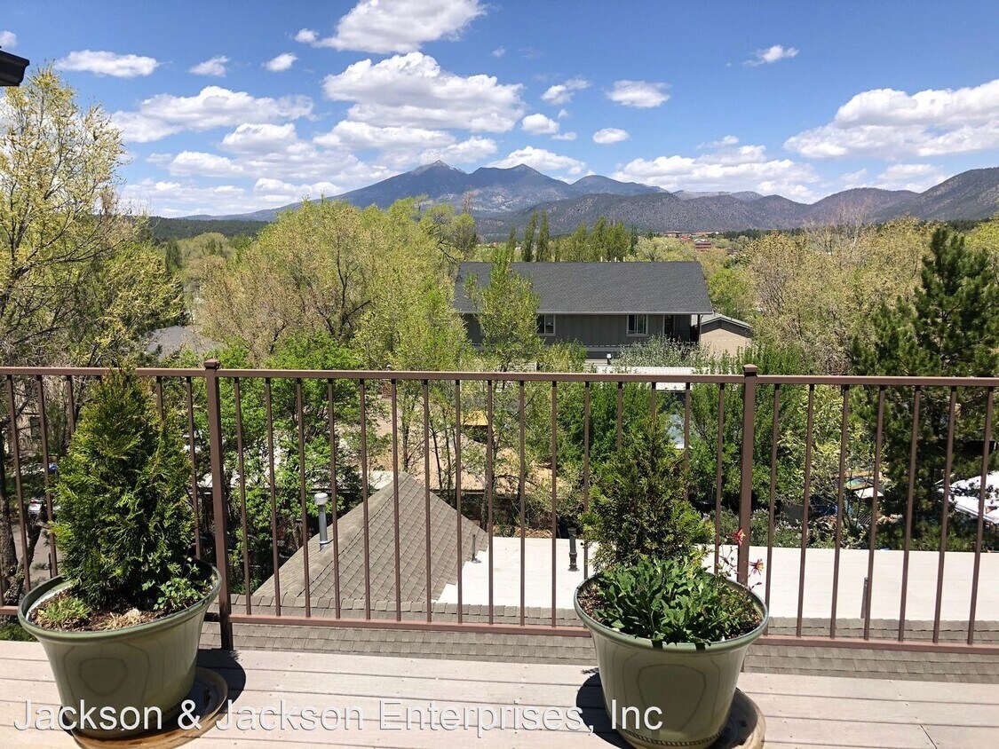Foto principal - 3 br, 2 bath House - 538 S. Fountaine Unit 4