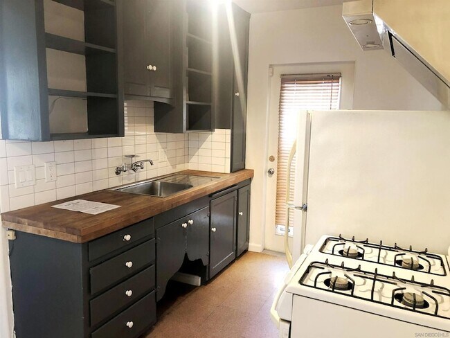 Foto del edificio - 4072 Meade Ave
