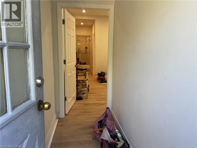 Building Photo - 804A St Clair Ave W