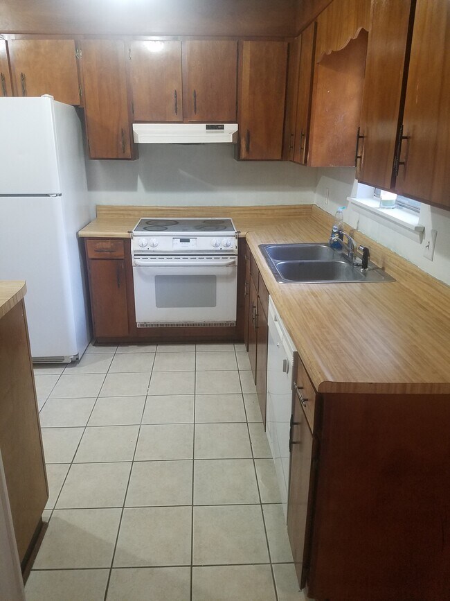 kitchen - 105 Forest Way