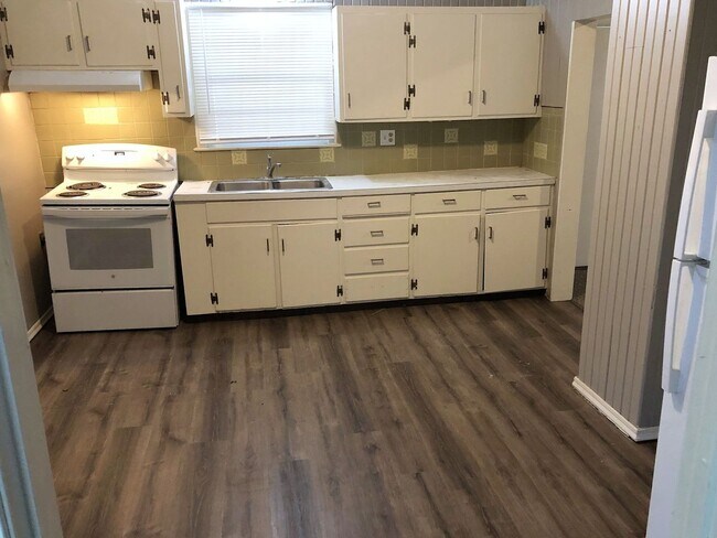 Foto del edificio - Large 3 Bed, 2 Bath House,  Bonus Room and...