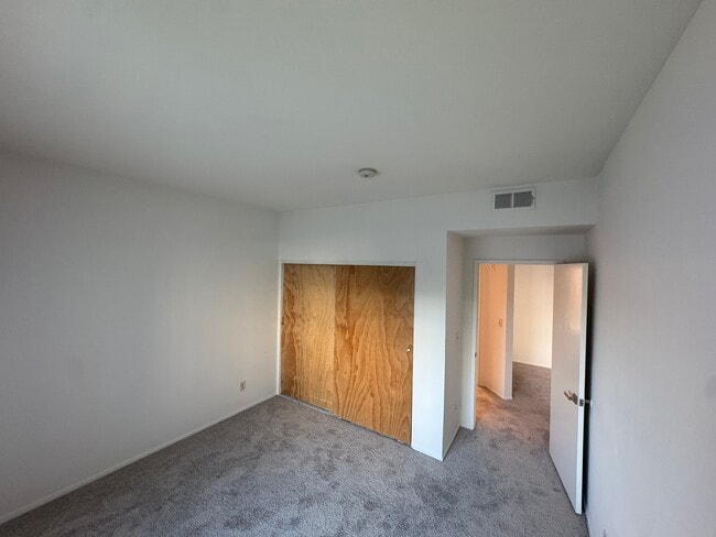 Building Photo - Villa Isabella