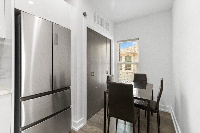 Foto del edificio - 927 S Howard Ave