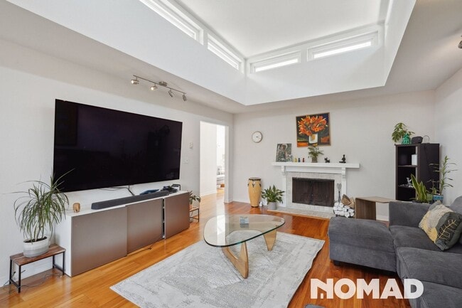Building Photo - Inviting 4BR Urban Oasis in Central SF – V...