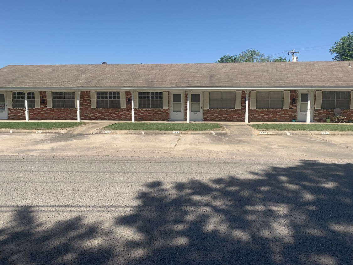 Foto principal - 719 S Oliphant St