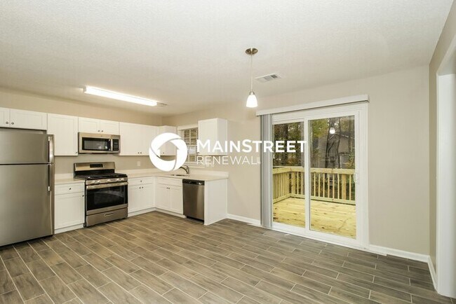 Building Photo - 3 Bedroom Pet-Friendly Home in Douglasville, GA with Main Street Renewal