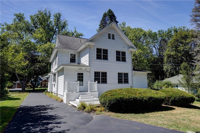 Foto del edificio - 106 Ellingwood Dr