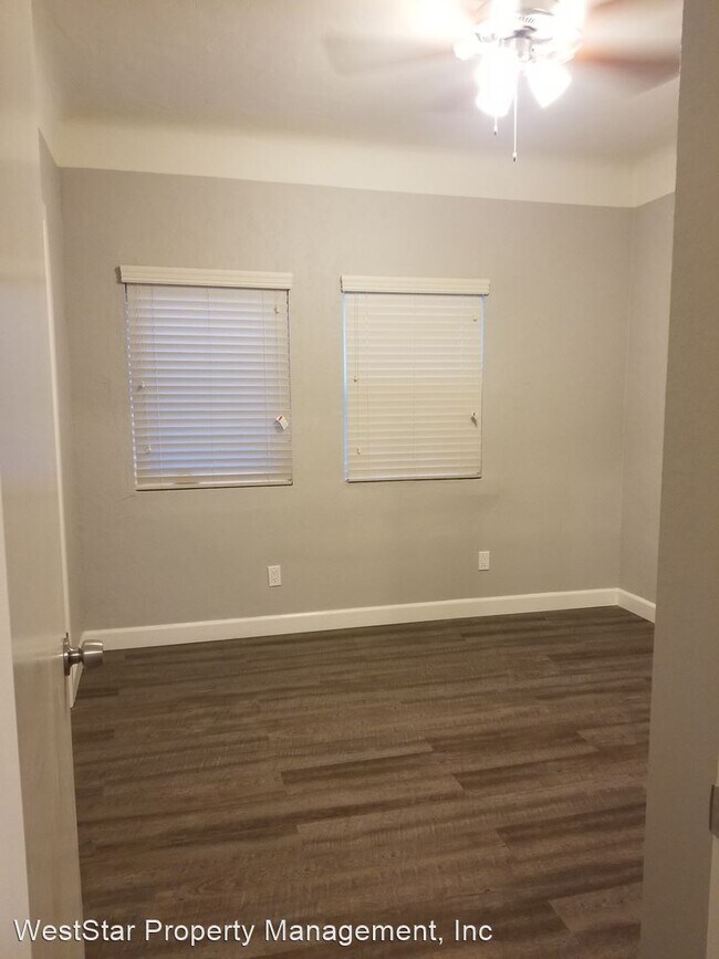 Foto del edificio - 2439-2443 Palm Pl