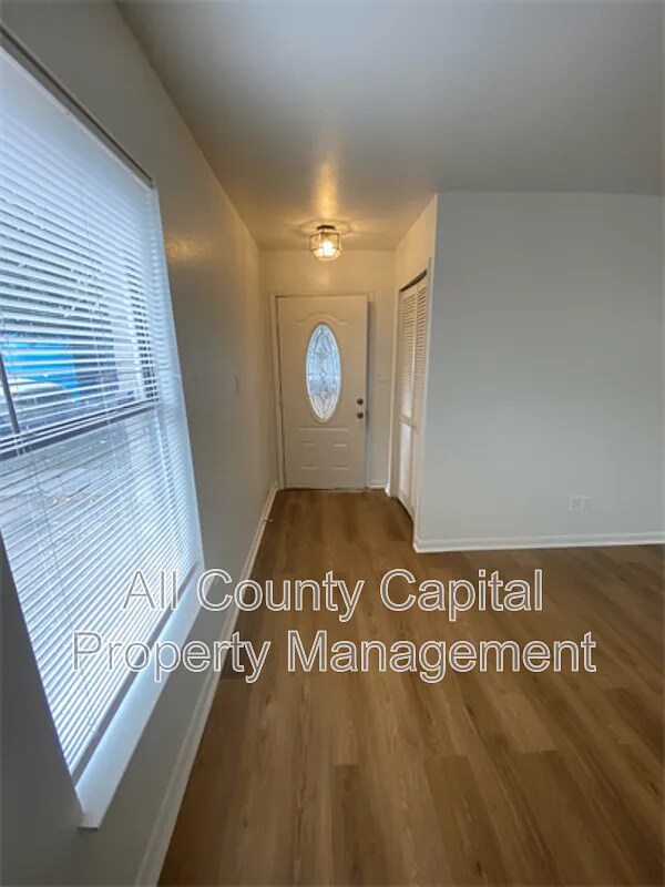 Foto del edificio - 829 Ken St