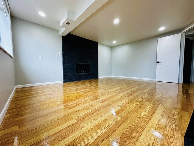 Sala de estar - 1056 Olympia Ave NE