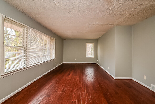 Building Photo - 3565 Glenwood Rd