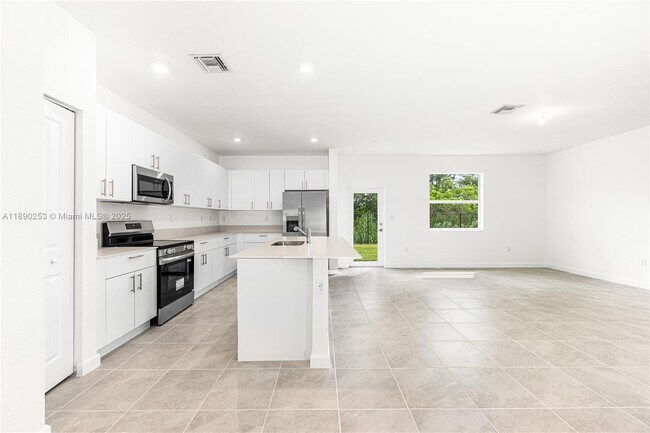 Building Photo - 2232 SE 30th St