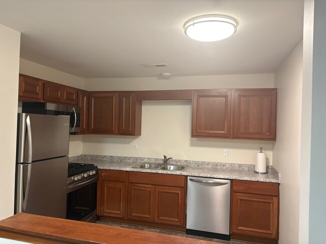 Building Photo - 2220 Abbeywood Dr